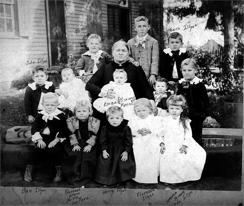 Eliza Russell Illges and grandchildren